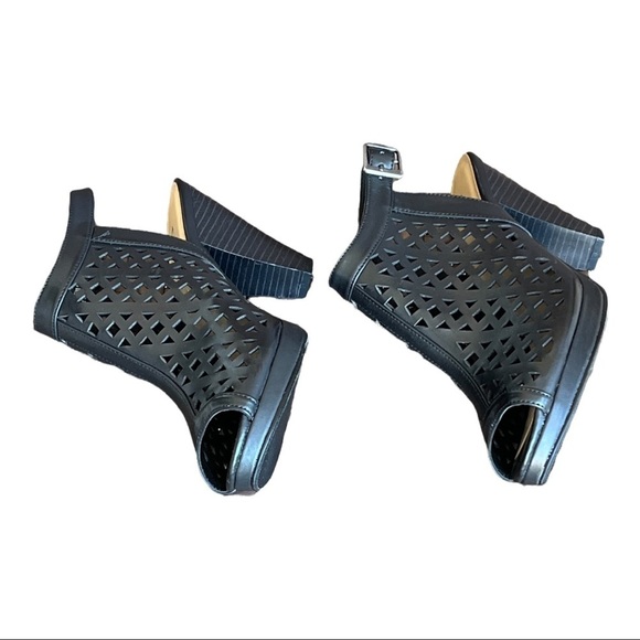 CL By Laundry Peep-Toe Sling-Back Sandals Chic Black Geo Laser Cutout Cone Heels - Picture 2 of 11